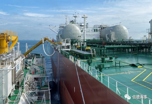 新加坡有哪些船公司 新加坡港完成首艘船对油轮LNG燃料加注作业