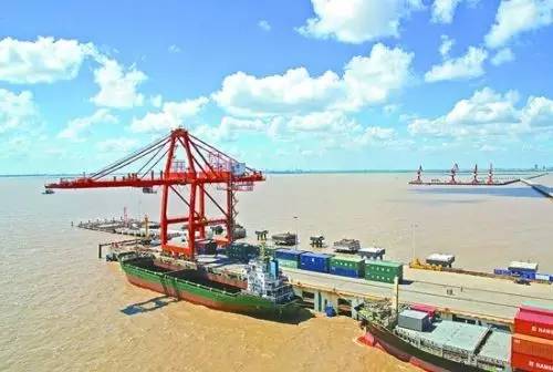 新加坡油轮船务公司 地中海航运船只与油轮相撞，东方海外将取消亚洲至地中海航线丨新闻四则