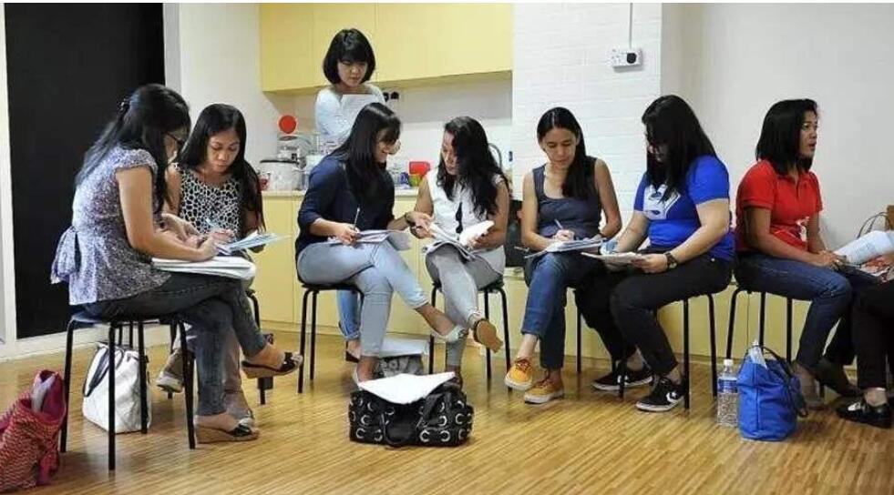印尼怕“丢脸”抬高女佣政策，新加坡女佣费用或达5000新元(新加坡开公司费用)