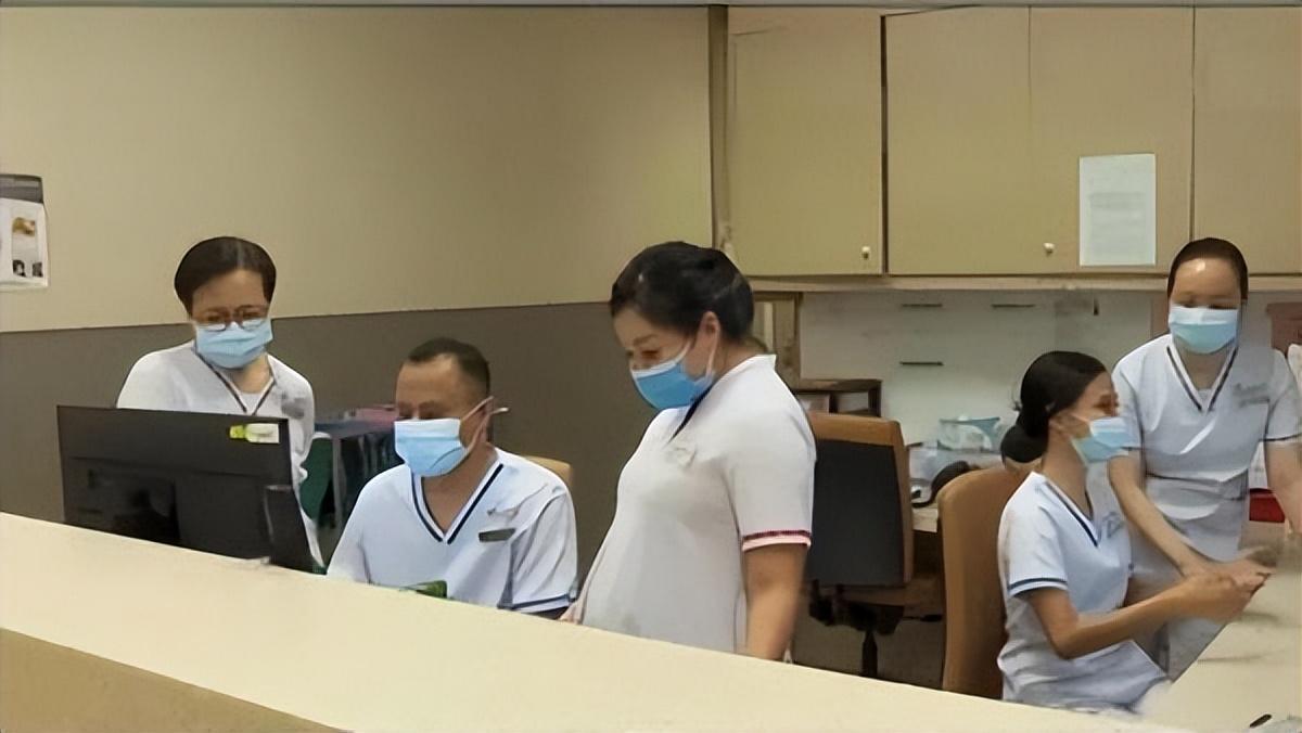 新加坡敲响“护士荒”，加入争抢外国护士行列(新加坡医用公司招聘)