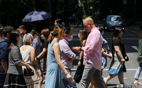 调查：未来一年不加薪 逾半数新加坡员工打算另谋高就(新加坡金融公司上班报告)