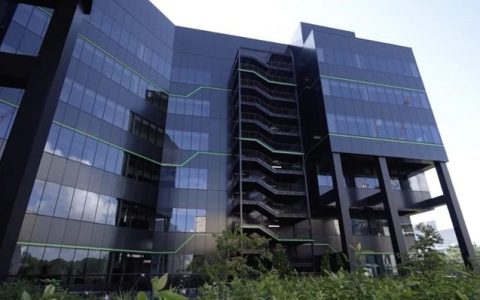 「灯厂」雷蛇出新外设了，这次是建筑(新加坡科技公司总部)