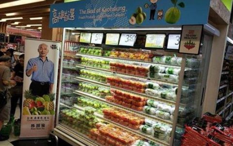 韩国瑜佳绩不断刷新 新加坡超市惊现韩人形立牌(新加坡超市有限公司)