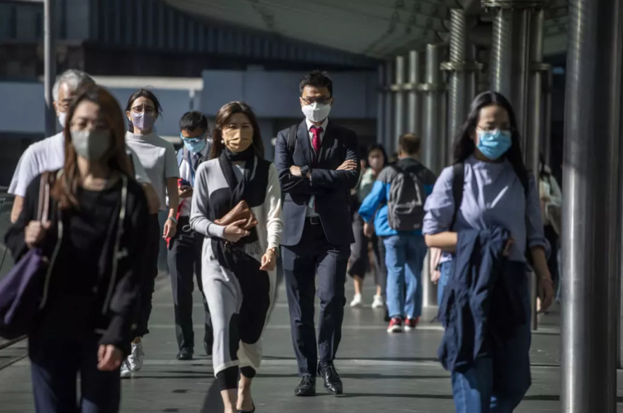 港新英人才政策对比！英国最傲，新加坡最宽松，香港竟最挑？(新加坡开办公司优势)