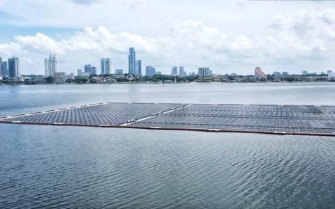 当太阳“遇见”大海：海上漂浮光伏电站助力新加坡迈向碳中和(新加坡光伏发电公司)