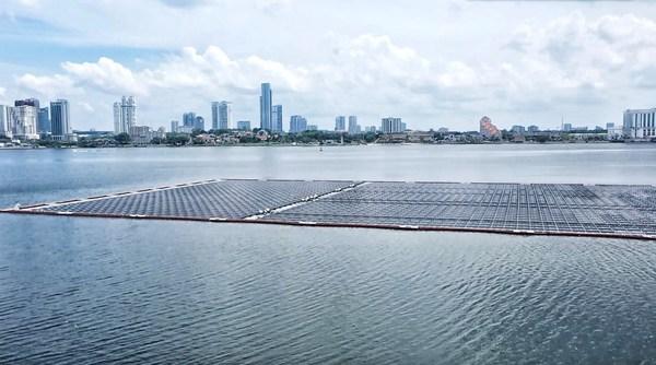 当太阳“遇见”大海：海上漂浮光伏电站助力新加坡迈向碳中和(新加坡光伏发电公司)