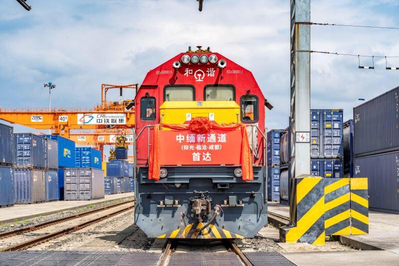 中缅新通道开通 首运货物抵达成都国际铁路港(东莞新加坡货运海运公司)