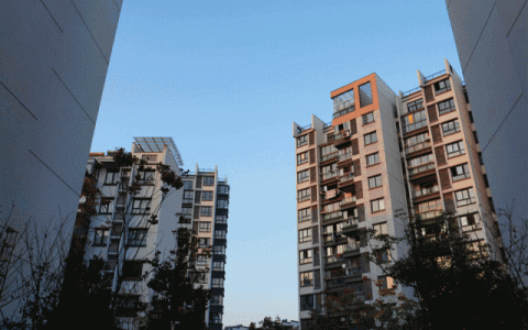 “香港模式“变成“新加坡模式”，中国房地产转向在即(新加坡房地产公司模式)