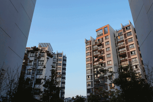 “香港模式“变成“新加坡模式”，中国房地产转向在即(新加坡房地产公司模式)