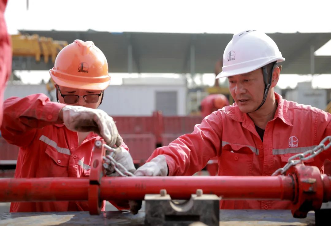 华东石油工程公司：首次高压页岩气井固井施工顺利完成(新加坡石油公司固井)