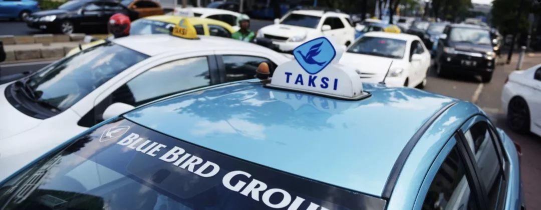 印尼最大出租车公司蓝鸟出售上亿股股票，接盘的是Gojek(新加坡三千万的公司有哪些)