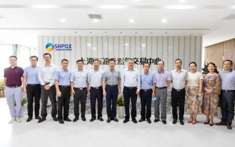 上港集团与上海石油天然气交易中心探讨战略合作(新加坡石油最大股份公司)