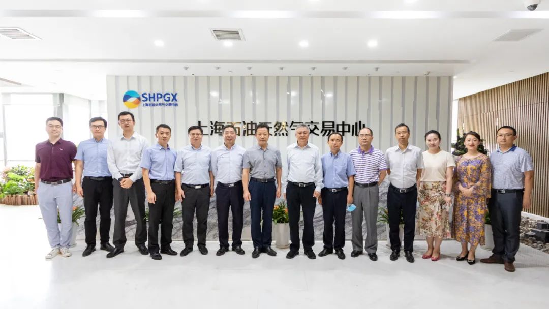 上港集团与上海石油天然气交易中心探讨战略合作(新加坡石油最大股份公司)