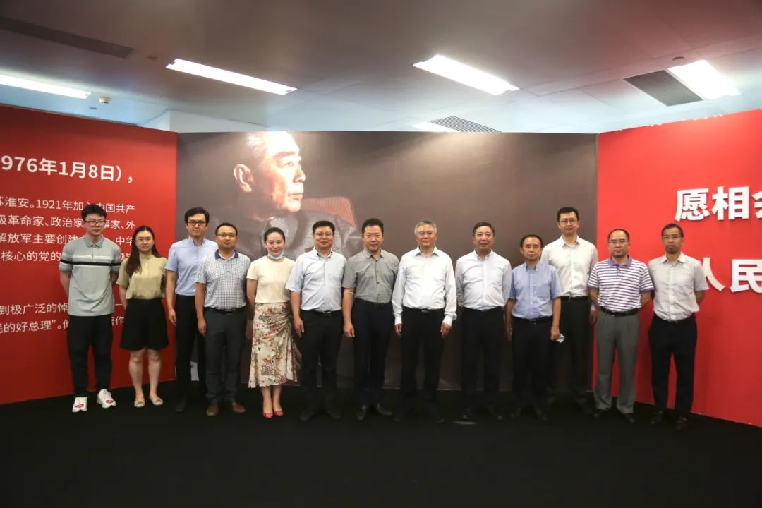 上港集团与上海石油天然气交易中心探讨战略合作(新加坡石油最大股份公司)