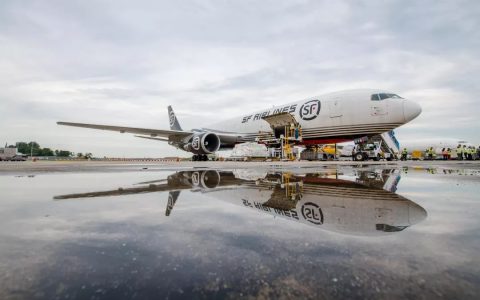 顺丰航空首航新加坡，成樟宜机场第一家中国快件货运航空公司(新加坡机场附近的中国公司)