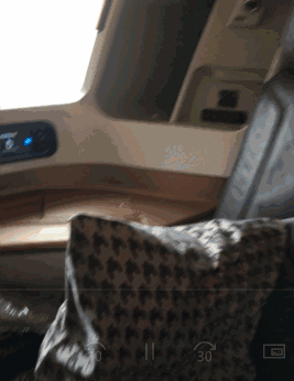 360°测评新加坡航空商务舱：座椅舒适，空姐温柔美丽(新加坡航空公司座椅怎么调)