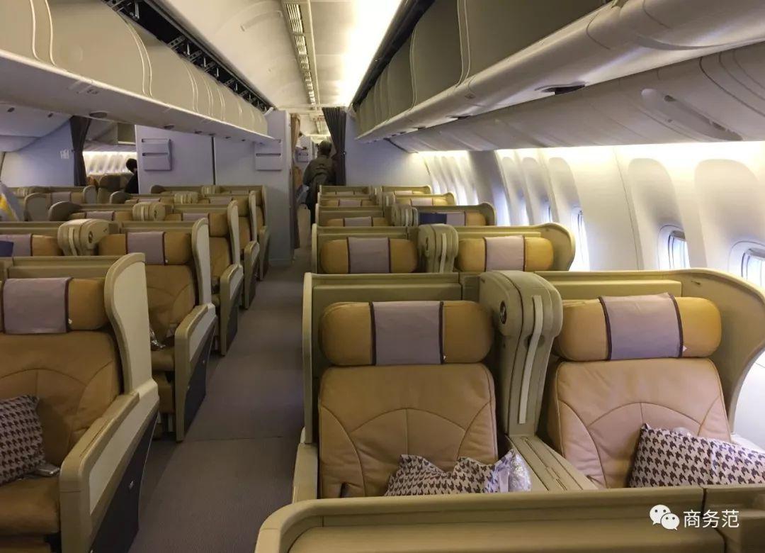 360°测评新加坡航空商务舱：座椅舒适，空姐温柔美丽(新加坡航空公司座椅怎么调)