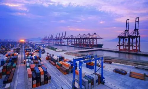 对标新加坡港、上海港的航运服务和综合环境——宁波舟山港，进击在夺冠路上(新加坡海运公司怎么样啊)