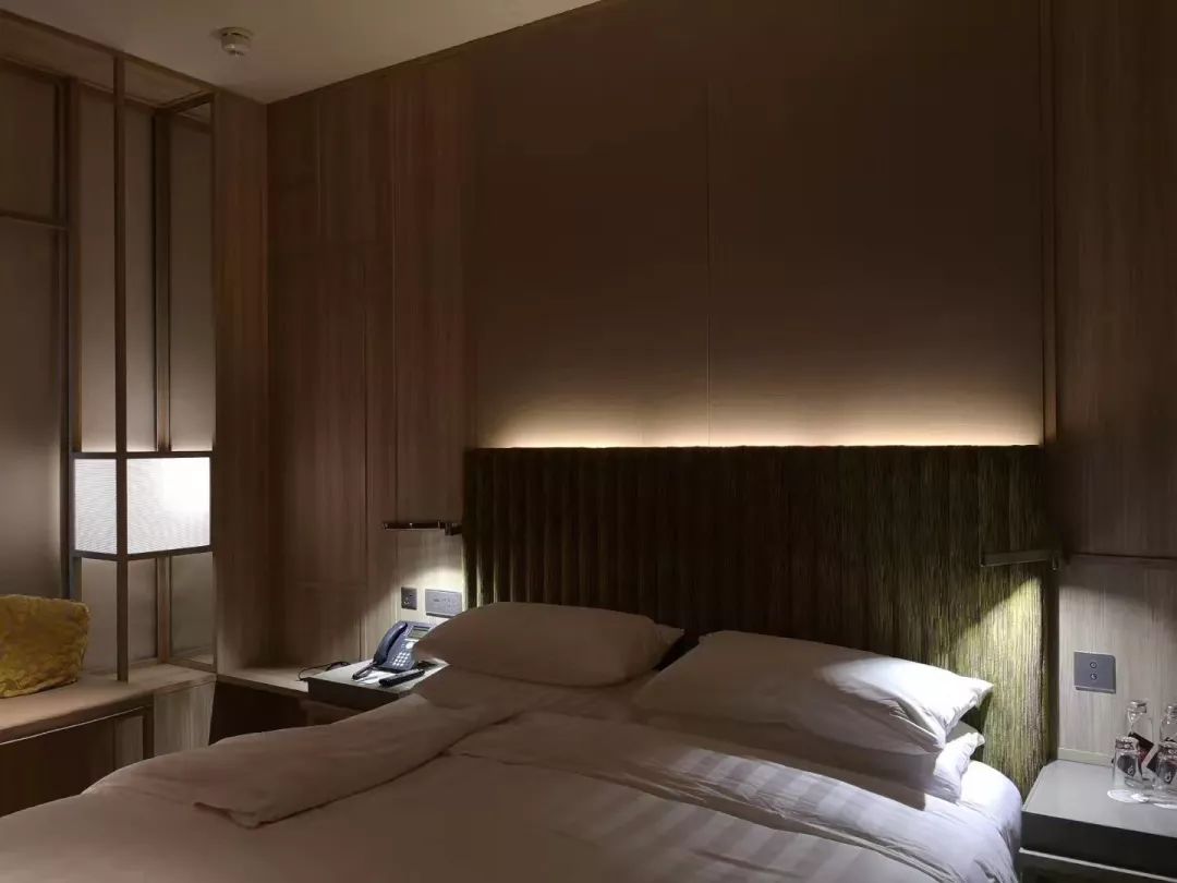 在新加坡的酒店拆灯是怎样的体验？(新加坡电灯公司)