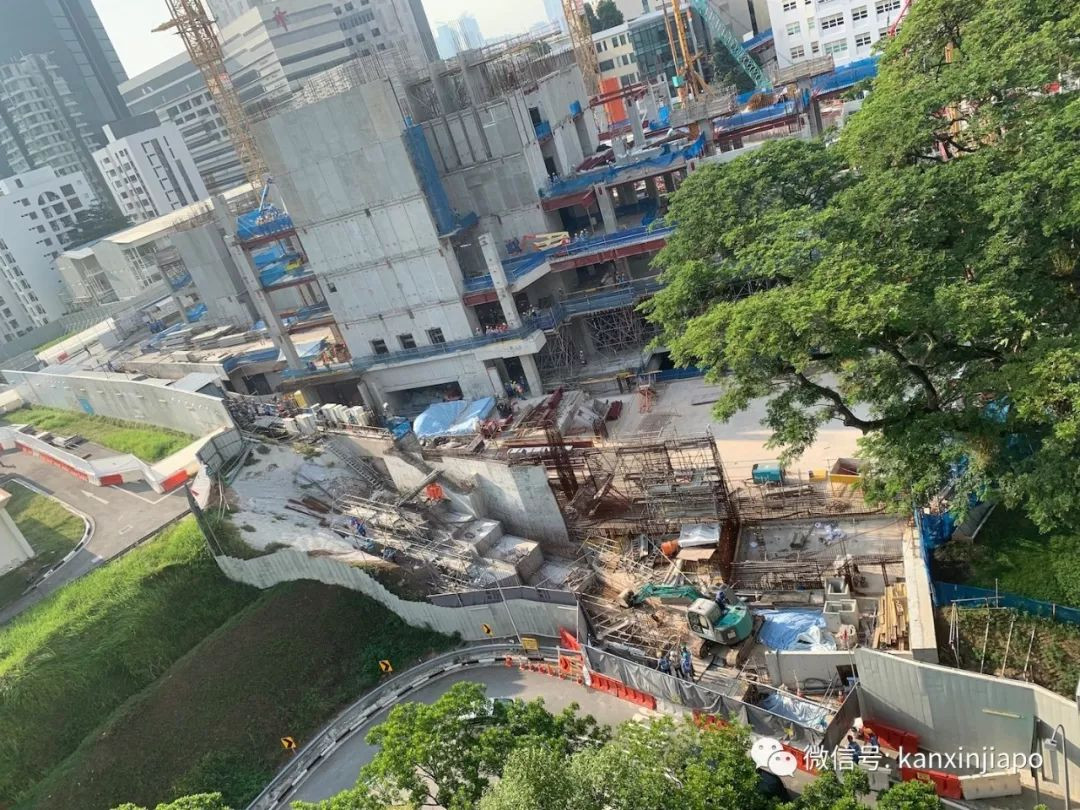(11月4日)早上，新加坡诺维娜的一处工地的塔吊发生坍塌事故，导致一死一伤!(新加坡塔吊公司)