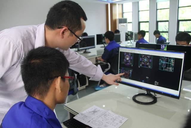 长安有所新加坡式“教学工厂” 这所学校学生“实战力”爆灯(新加坡电机公司)