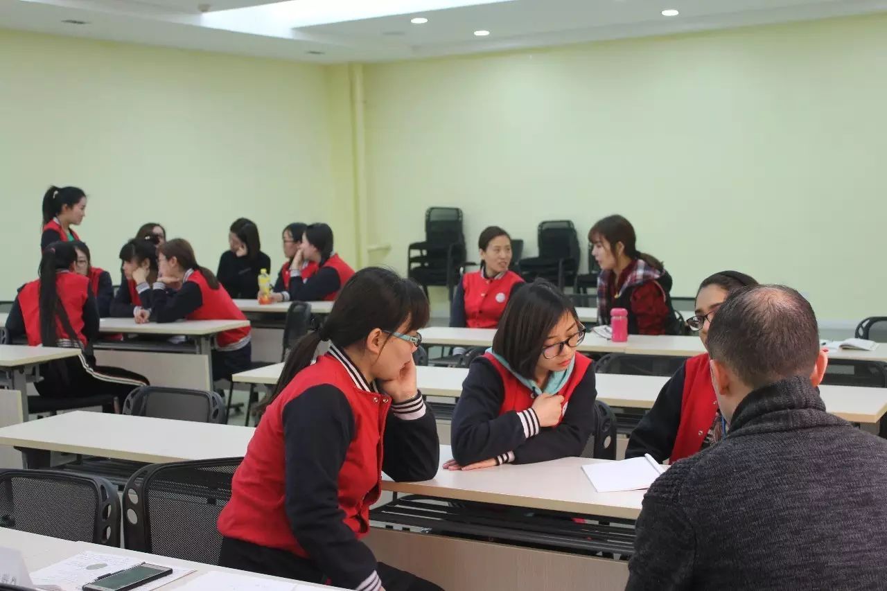 【园内培训】新加坡环球教育集团教研员走进蒙养幼儿园(新加坡公司培训)