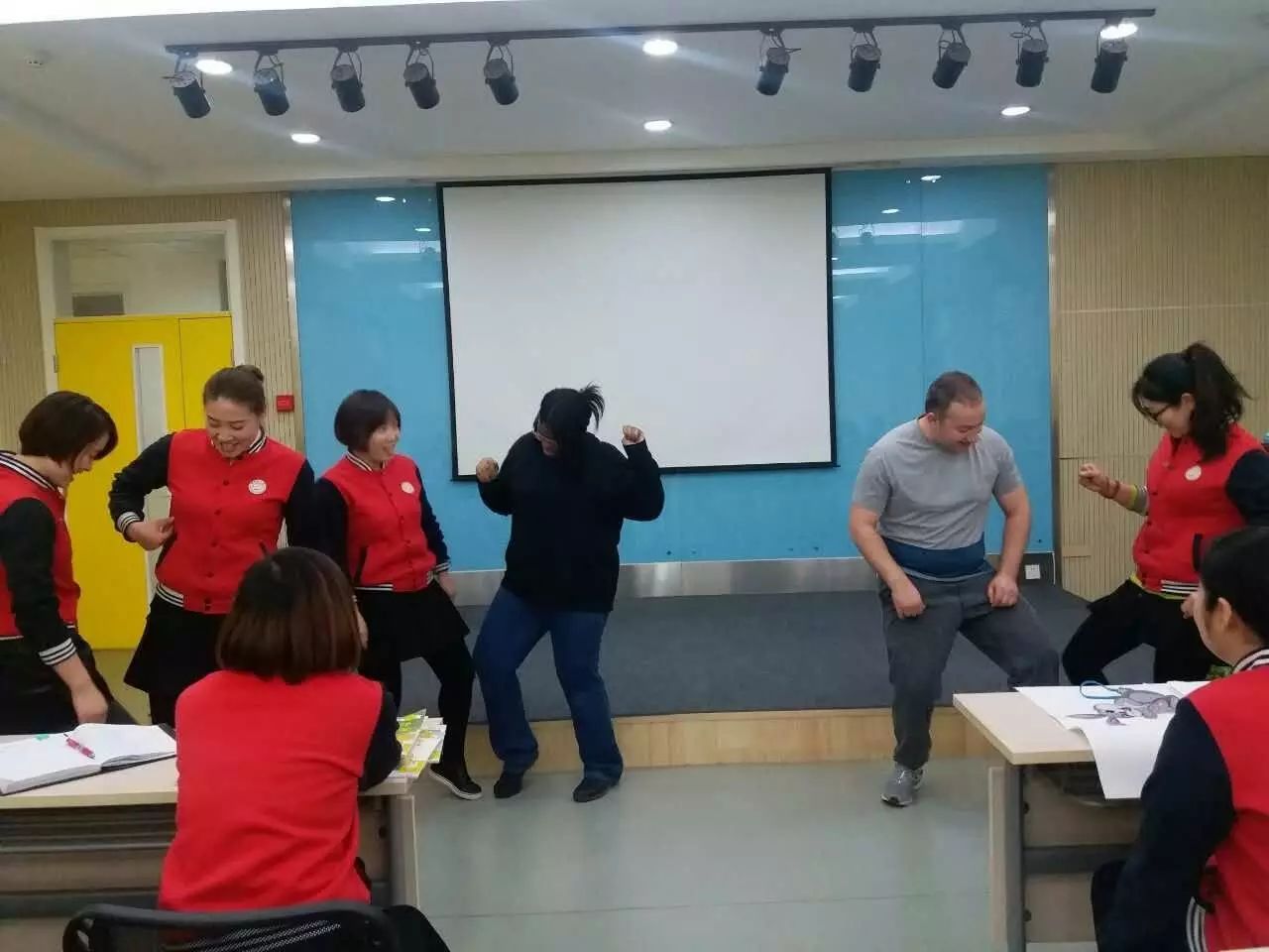 【园内培训】新加坡环球教育集团教研员走进蒙养幼儿园(新加坡公司培训)