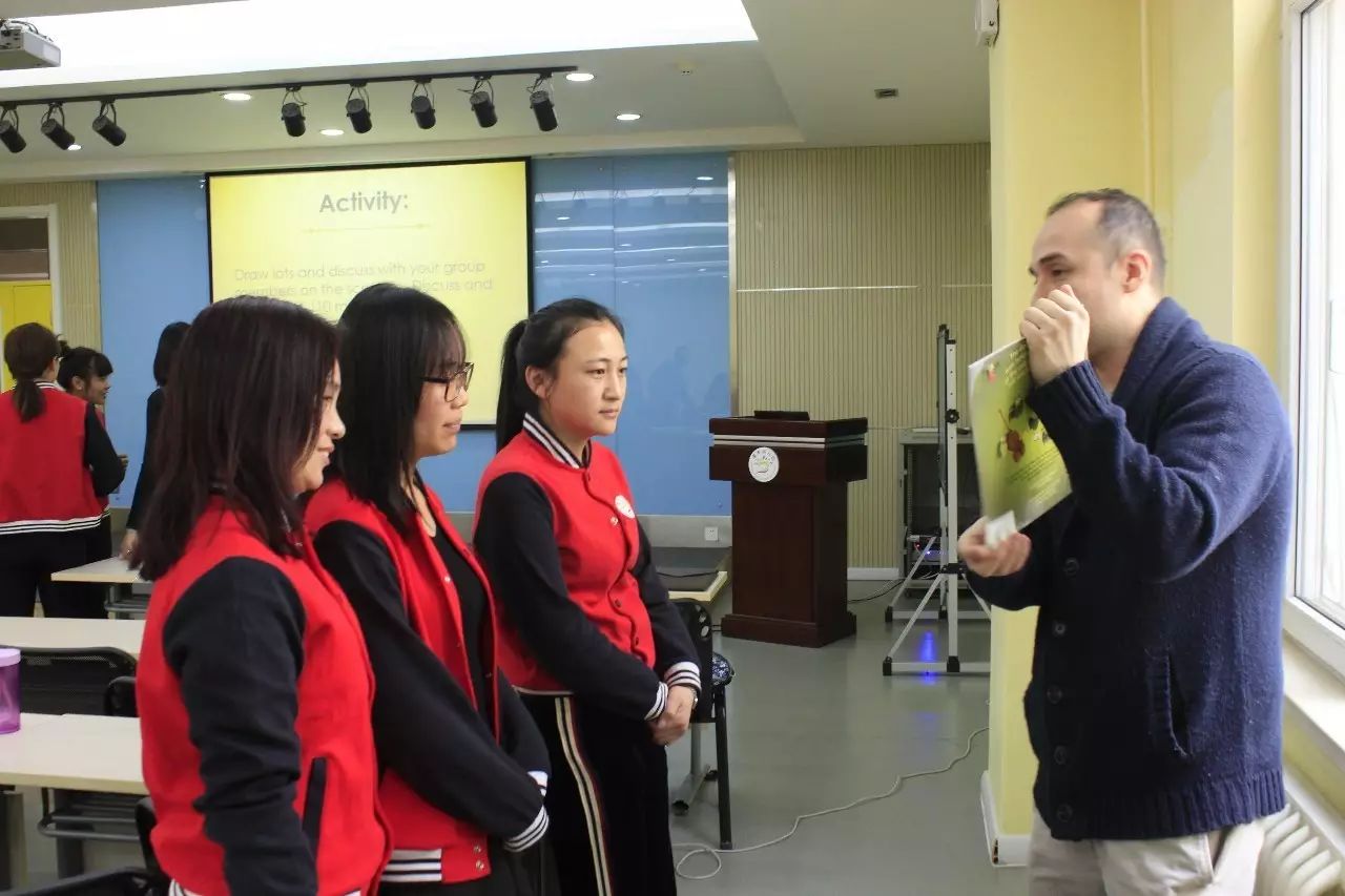 【园内培训】新加坡环球教育集团教研员走进蒙养幼儿园(新加坡公司培训)