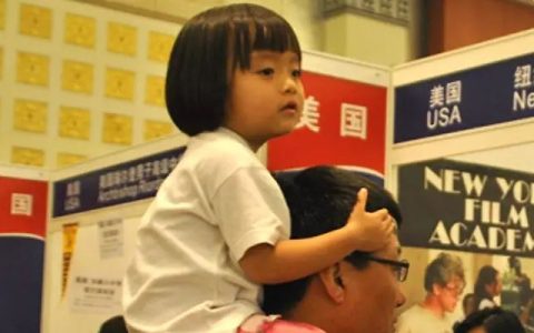 “超低龄留学”大热，各国开放花式陪读政策！(新加坡公司 陪读)