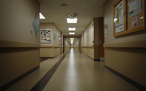 新加坡推出两项新计划 吸引人才进入科技生物医学行业