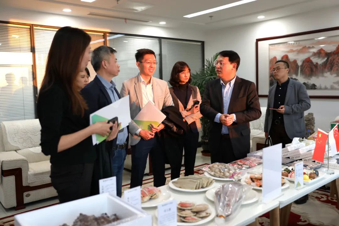 新加坡企业发展局一行到访交易集团  洽谈农产品海产品进出口贸易(新加坡买卖公司)