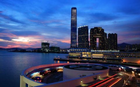 和香港相比，新加坡何其幸运(新加坡ep咨询公司)