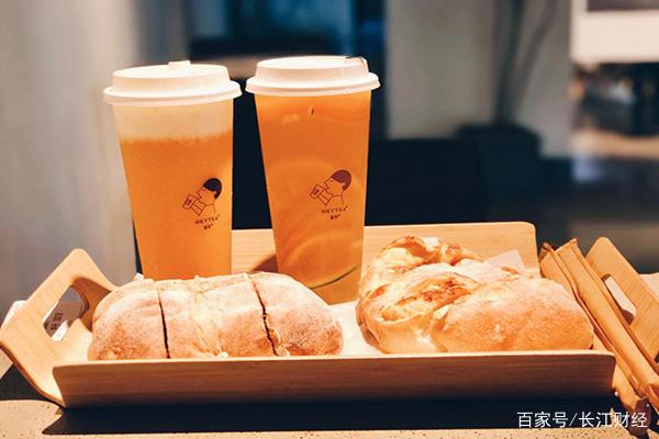 从无人问津到火爆全球，90后创办的喜茶让新加坡人大排长队(新加坡抹茶公司)