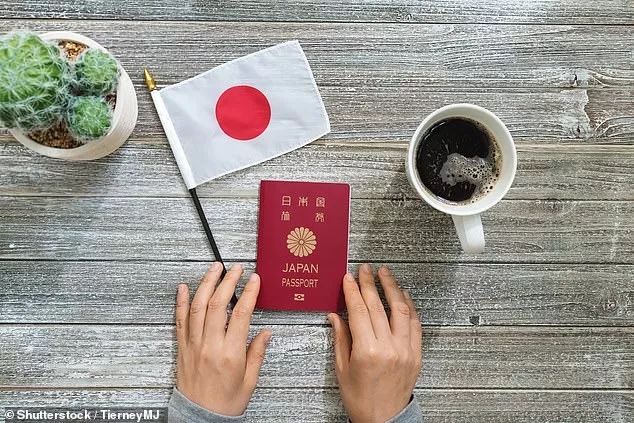 全球护照含金量排名公布！这三个亚洲国家并列第一！澳洲名次下滑，中国护照有进步！(新加坡床垫公司排名)