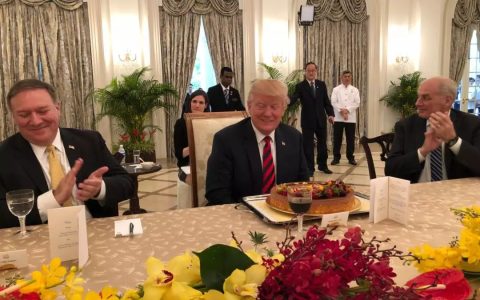 金正恩出其不意夜游新加坡还玩自拍；独角兽基金火爆开售；CDR首单来袭(新加坡子公司领导)