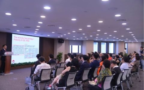 中国银行新加坡分行成功举办 “2018中银财富管理——房地产市场讲座”(新加坡本地拍卖公司)