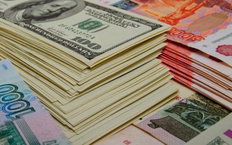 中企囤外汇 在岸外币存款刷新纪录(新加坡公司收外汇)