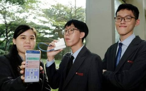 淡马锡理工三学生研发肾病检测器 获得教育部特别奖